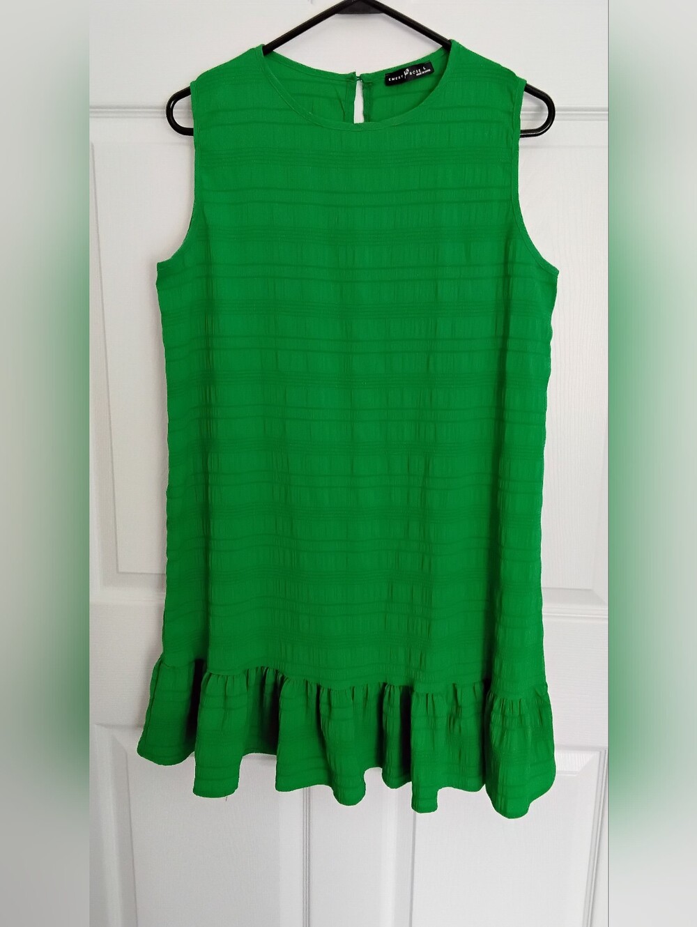 Emery Rose Bright Green Textured Sleeveless Top